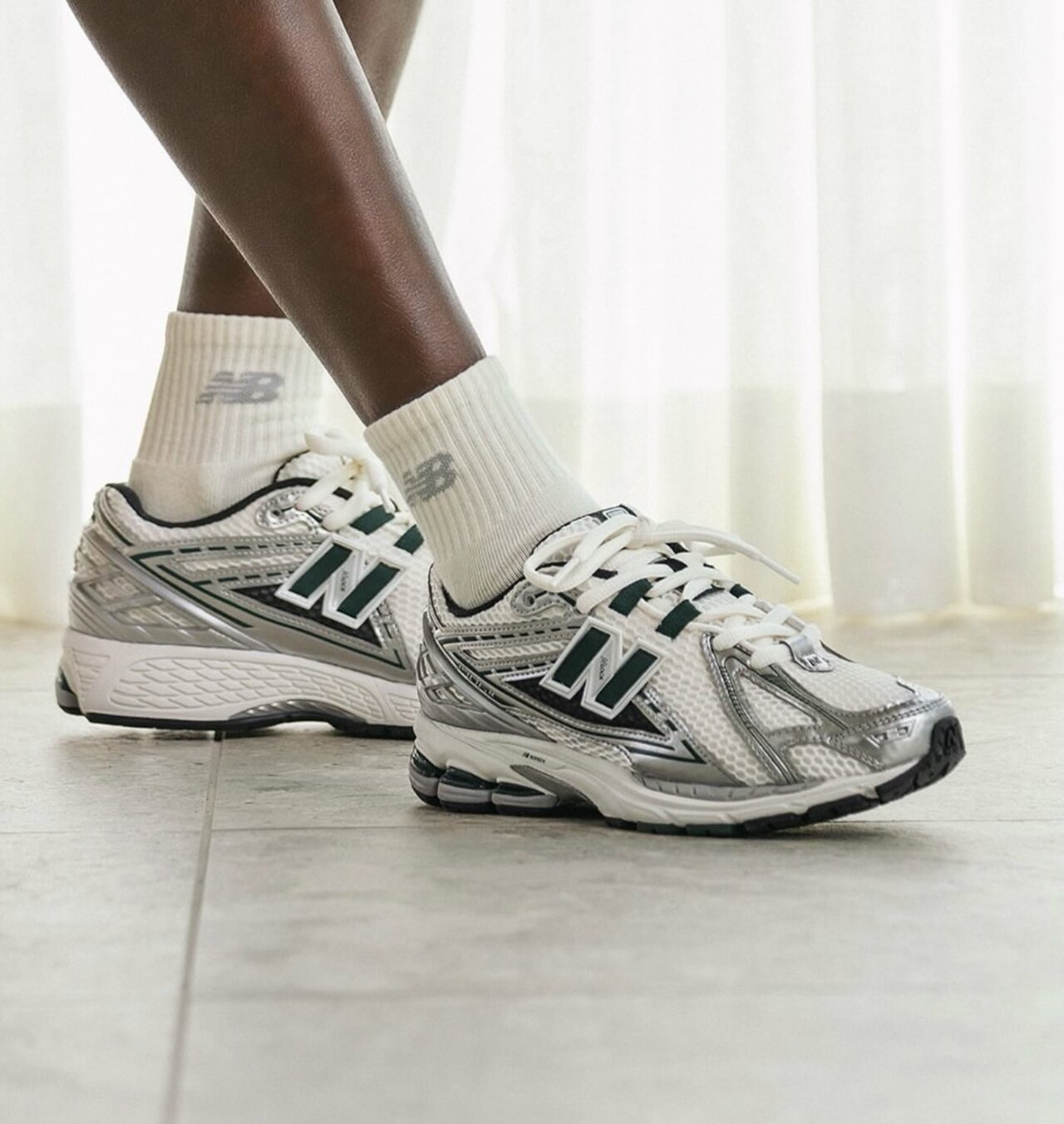 white-crew-socks-in-summer-2026-style-rave