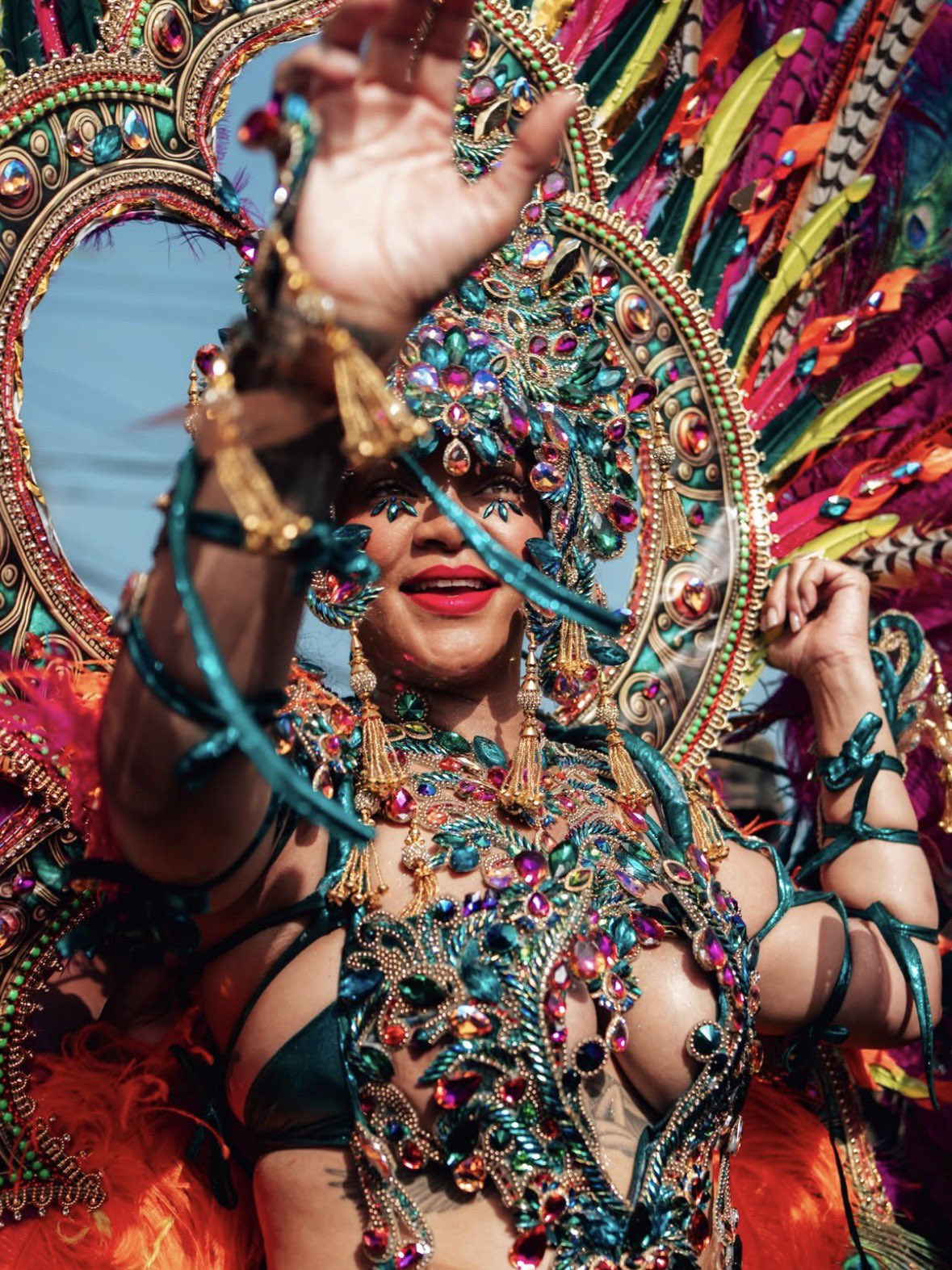 rihanna-carnival-outfit-style-rave
