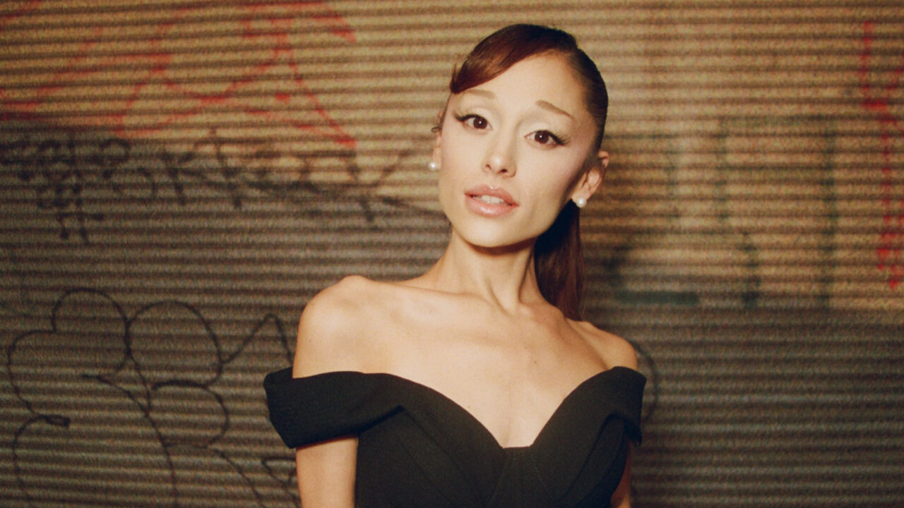 ariana-grande-tour-style-rave