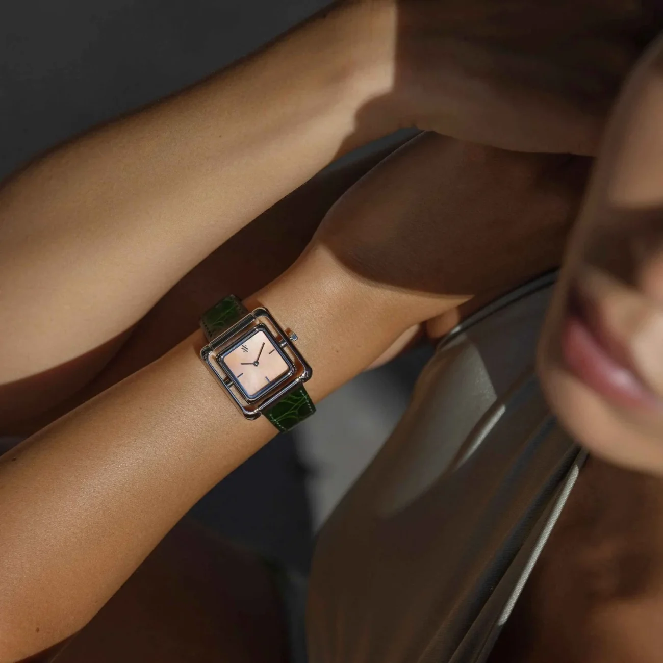 vanna-umbra-watch-style-rave