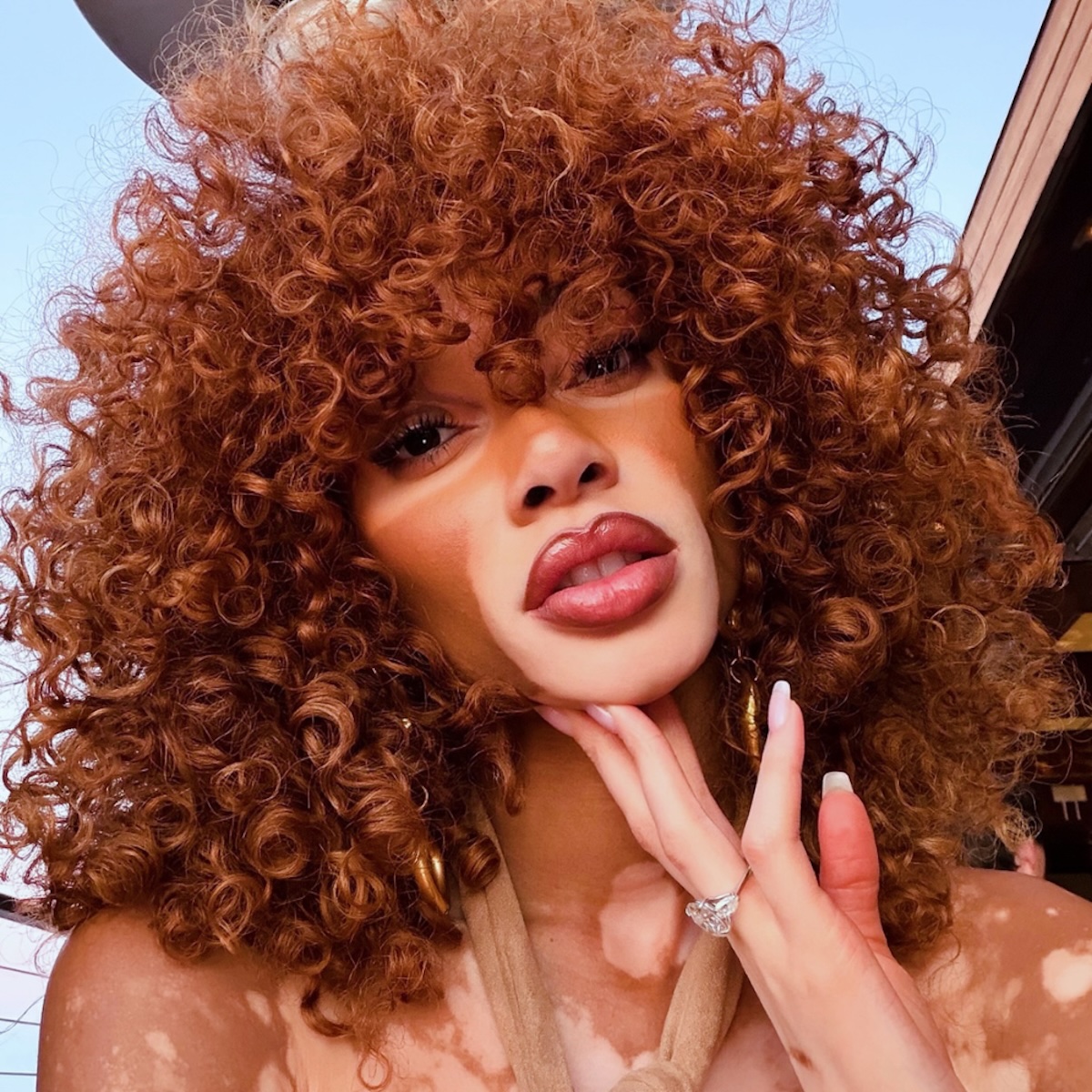 curly-wigs-style-rave