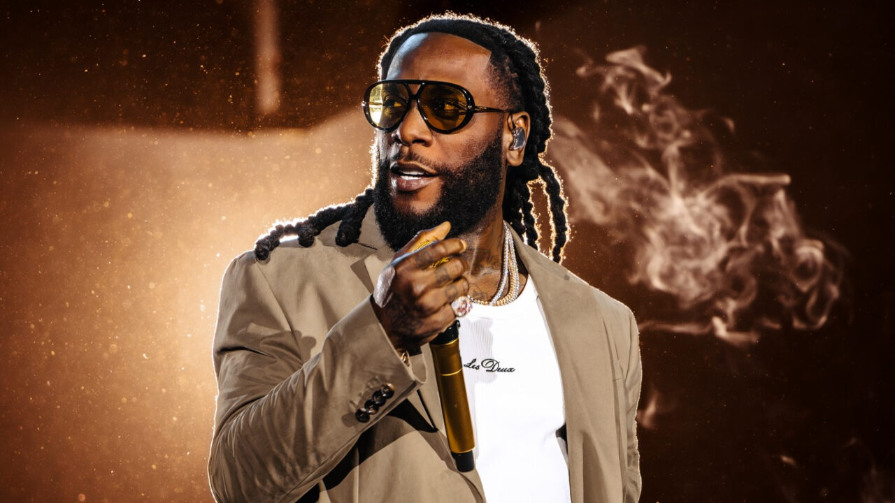 burna-boy-nfl-halftime-show-style-rave