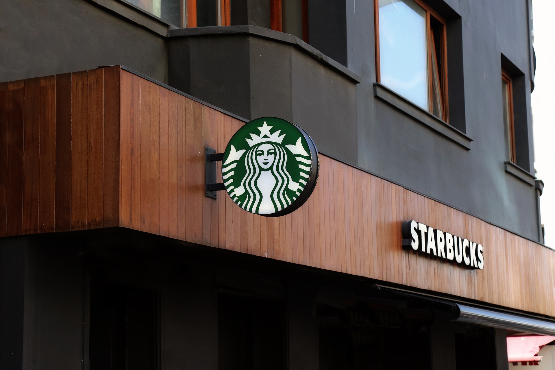 starbucks-buy-chipotle-style-rave